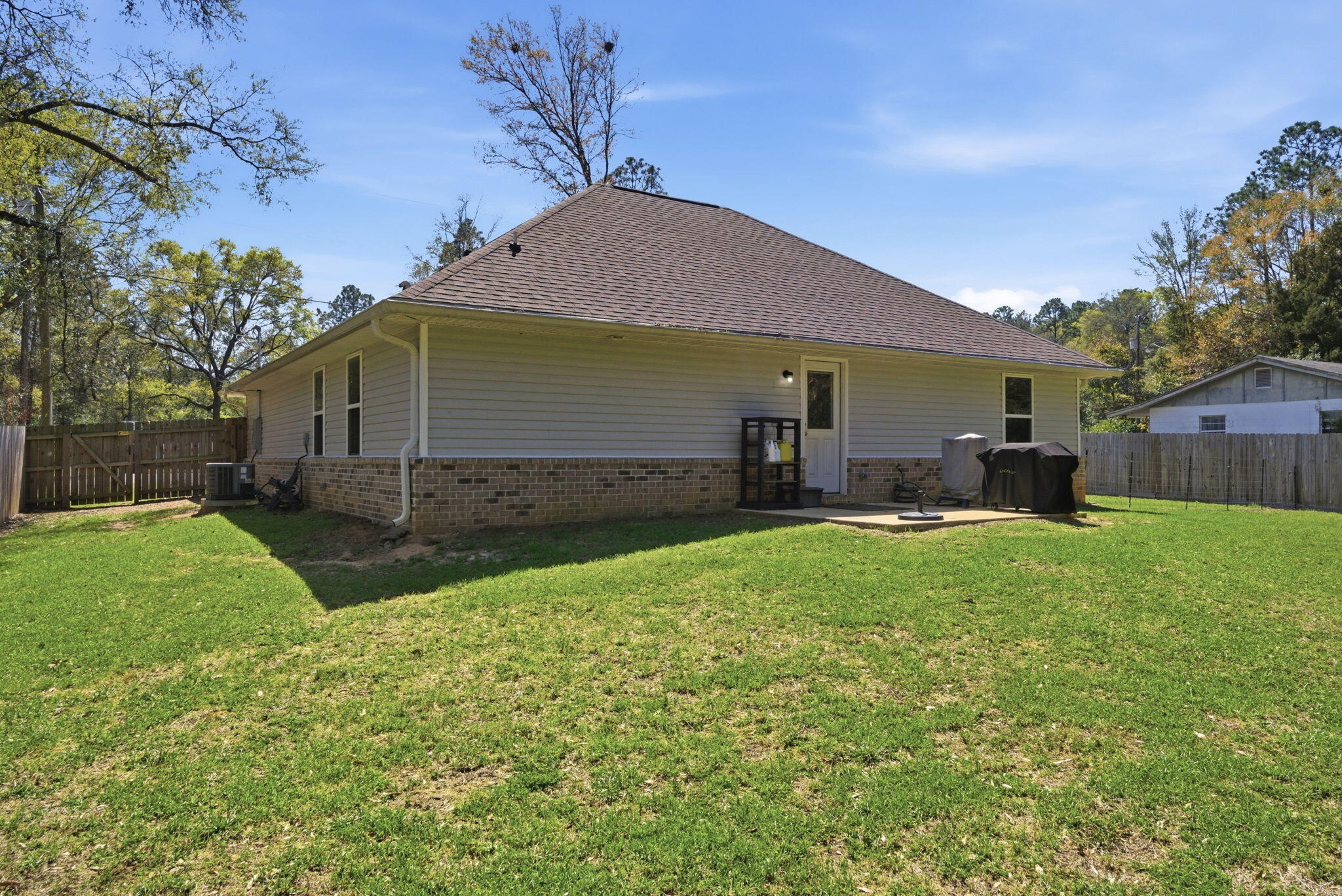 6926 N Trailride