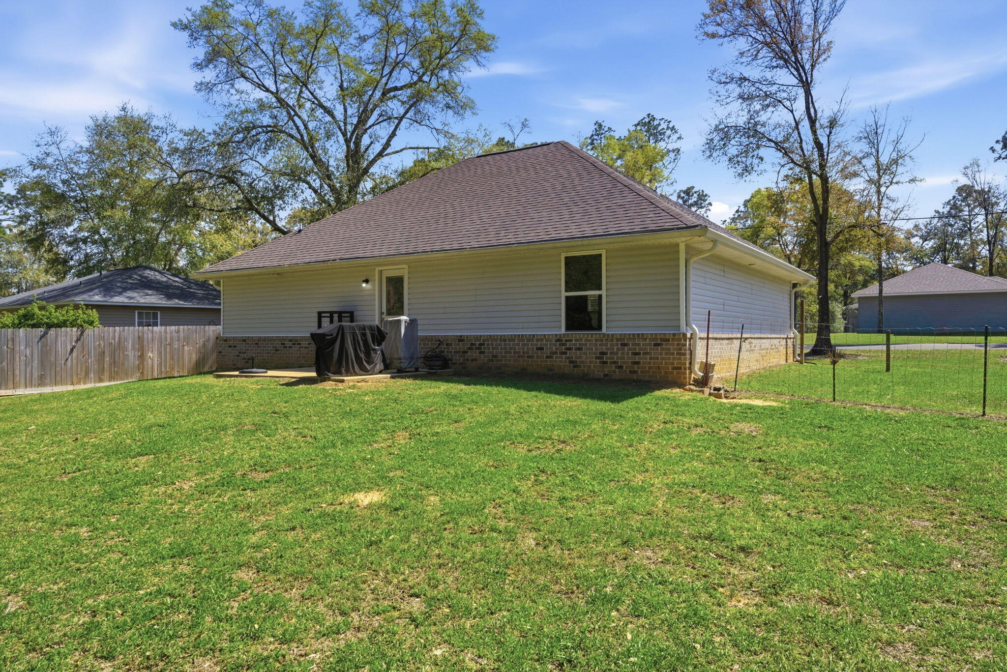 6926 N Trailride