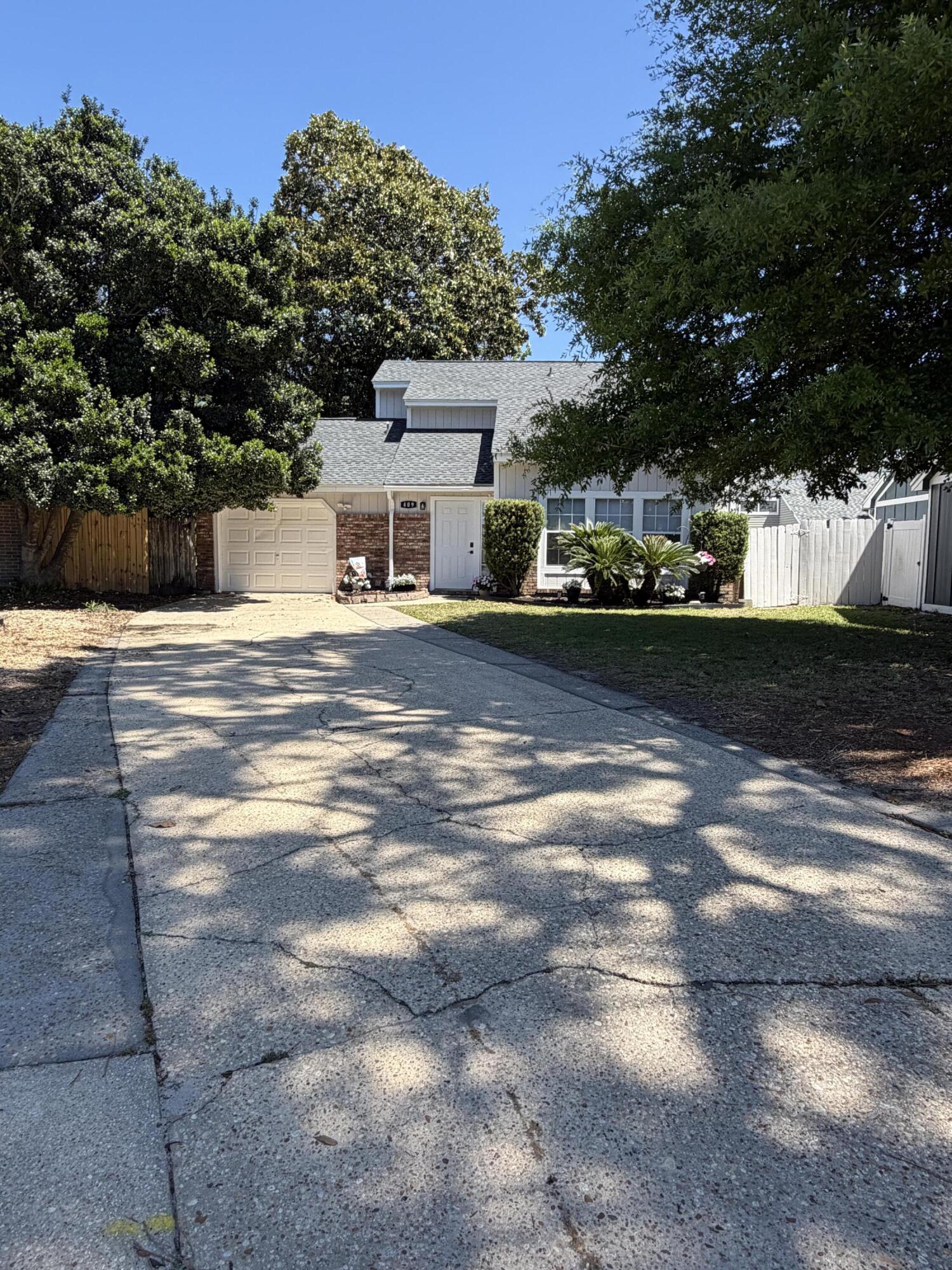 409 NW Adam Street