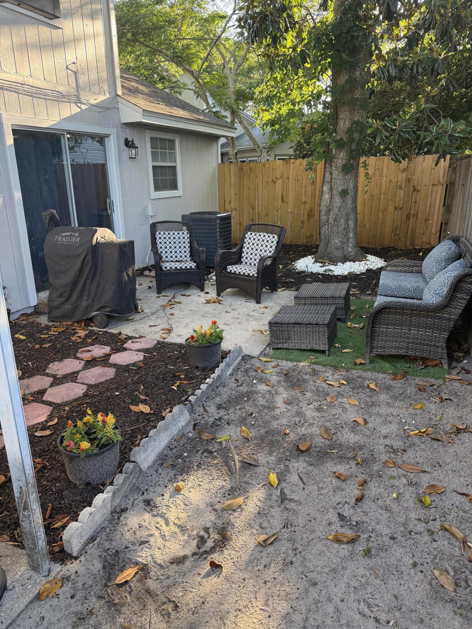 409 NW Adam Street