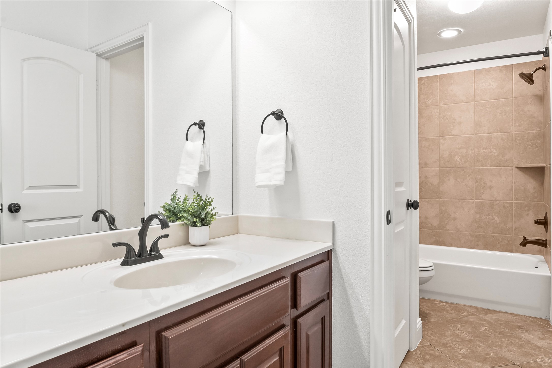 2504 Strathfield Lane