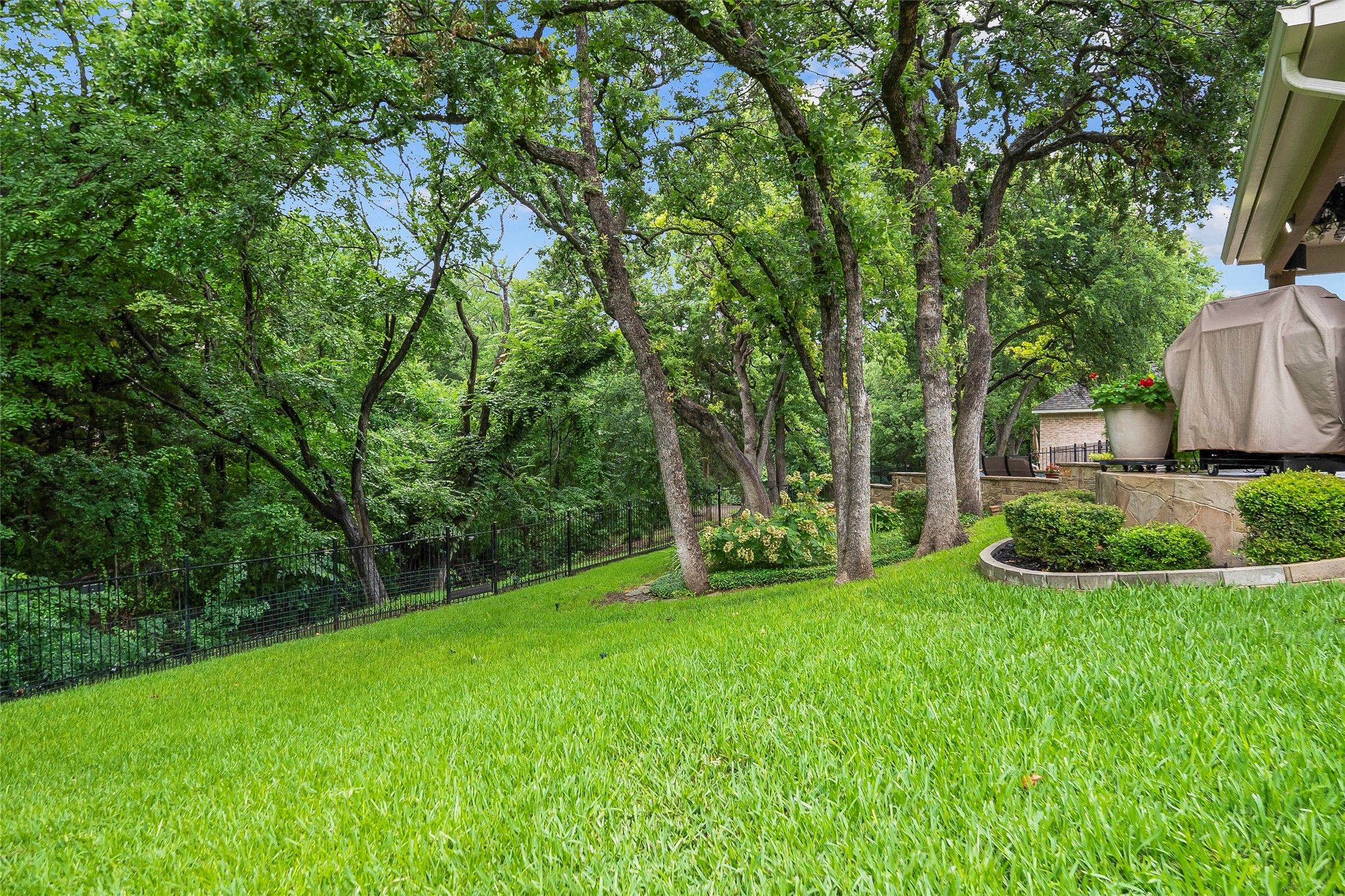 8 Brook Hollow Lane