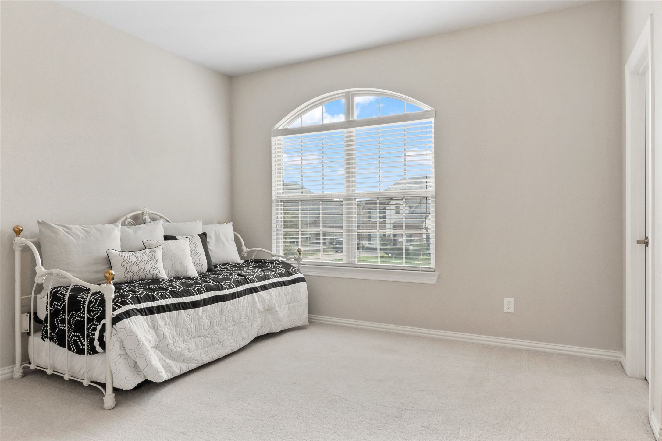 2823 Chatswood Drive