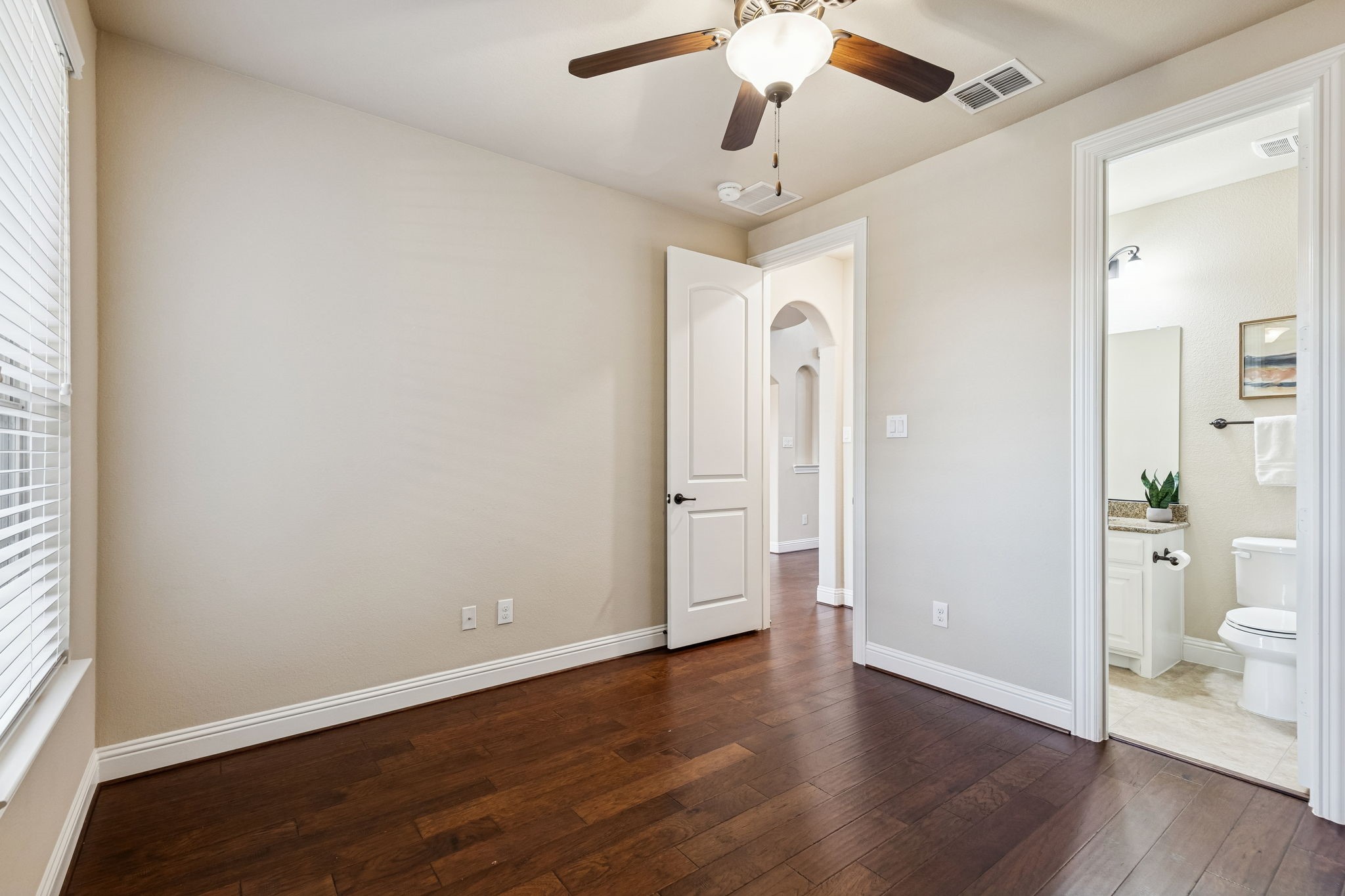 2813 Macquarie Street