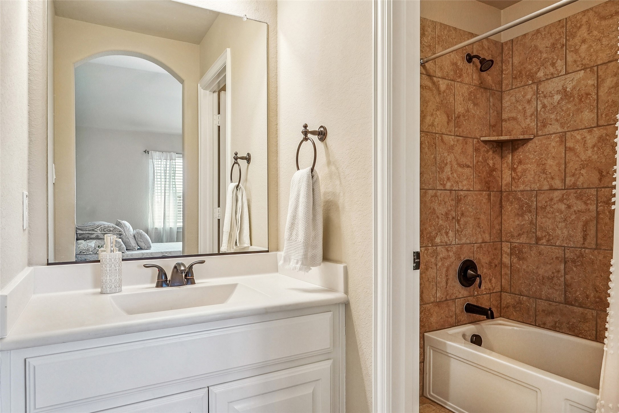 2548 Kensington Lane