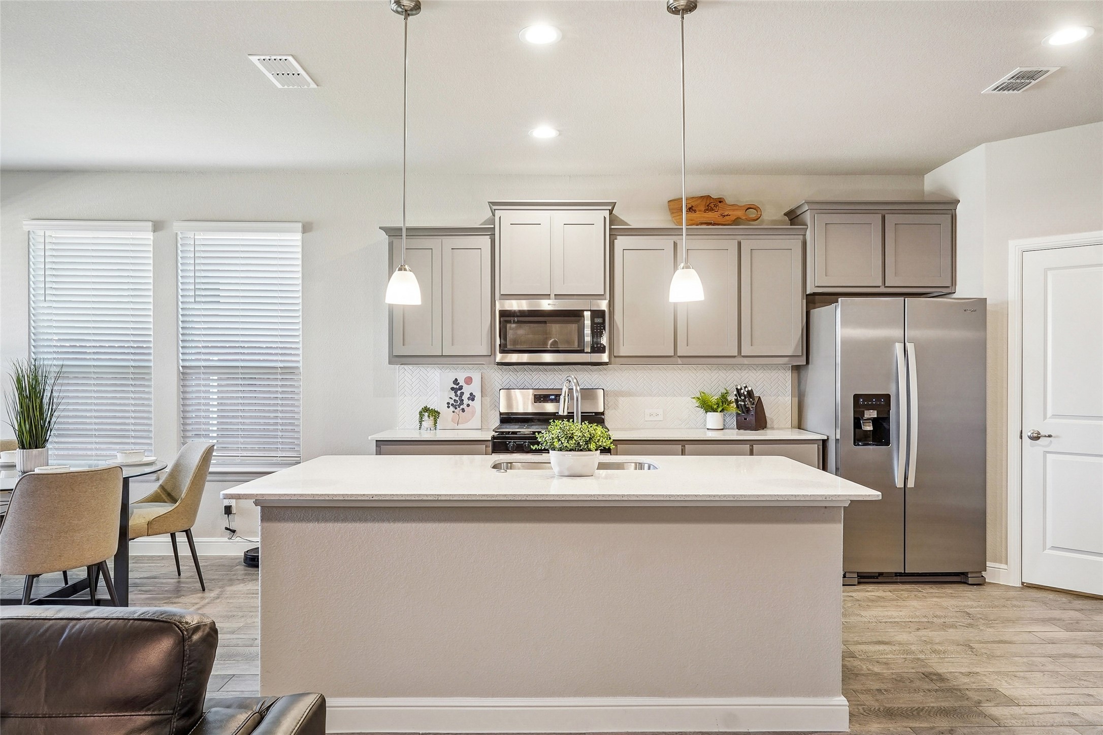 1041 Southwark Drive