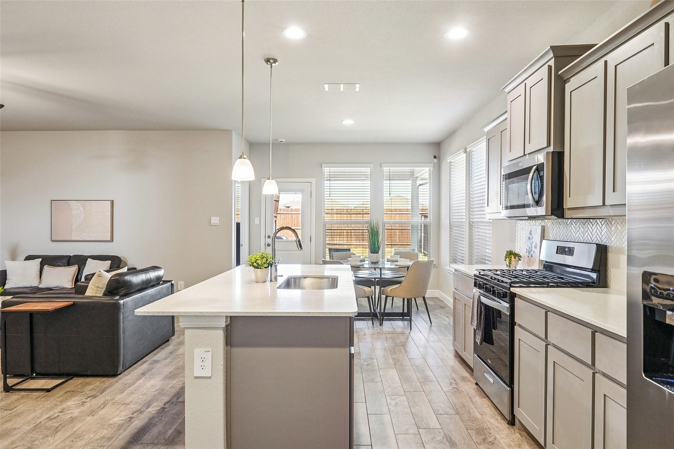 1041 Southwark Drive