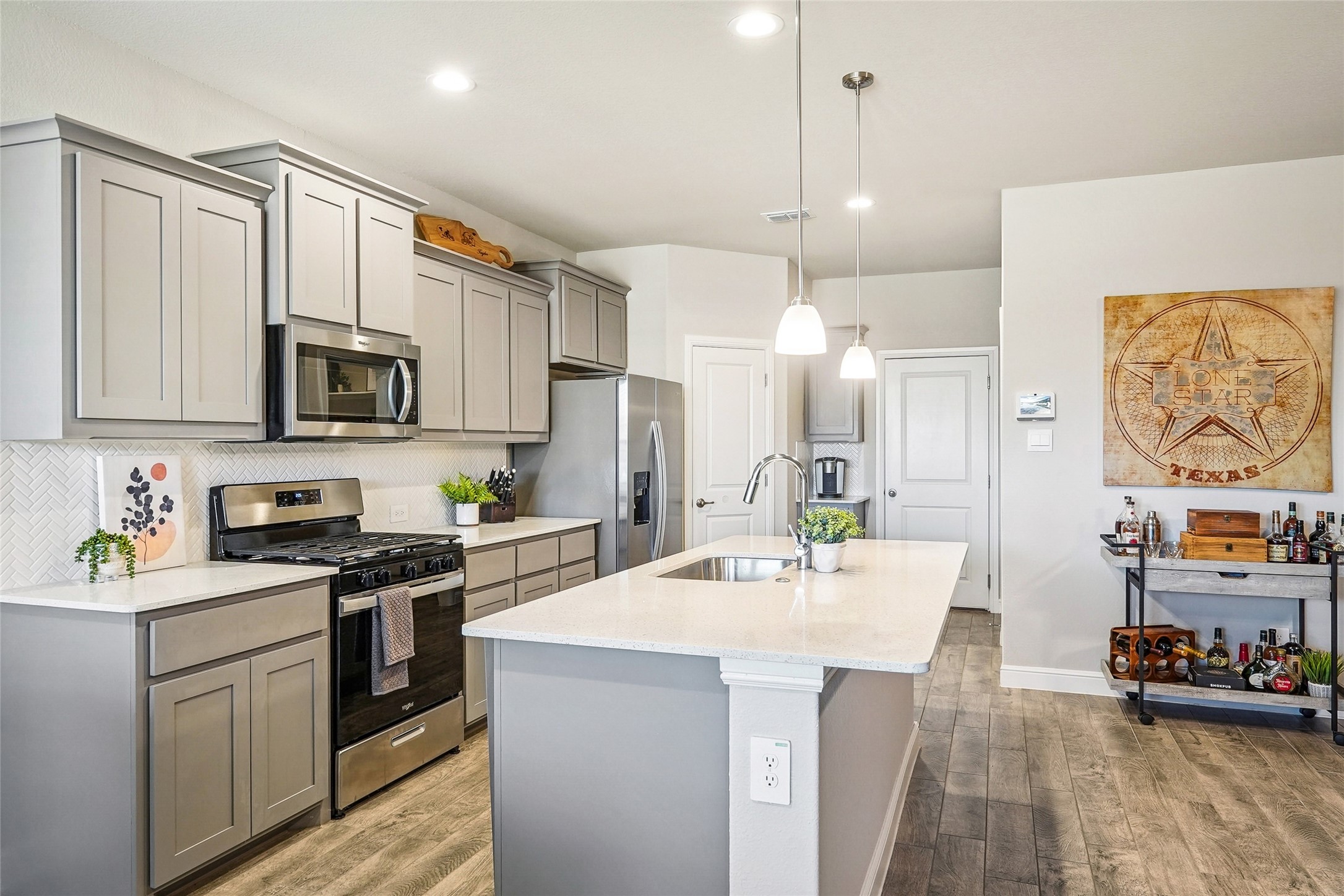 1041 Southwark Drive