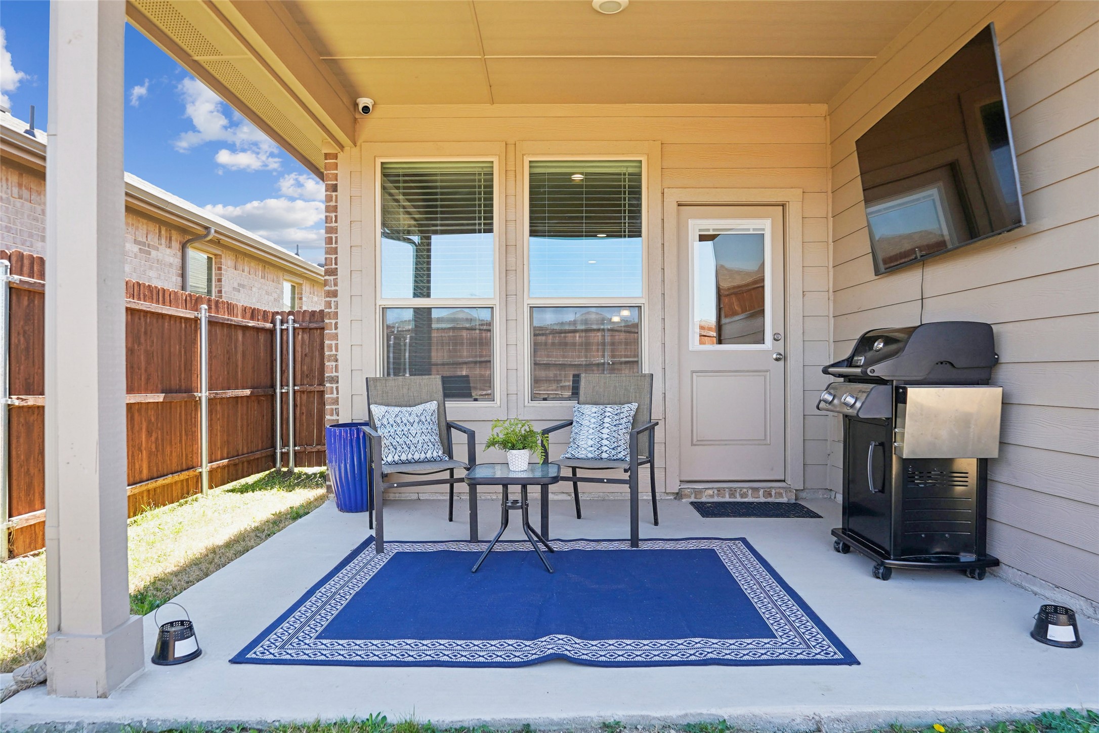 1041 Southwark Drive