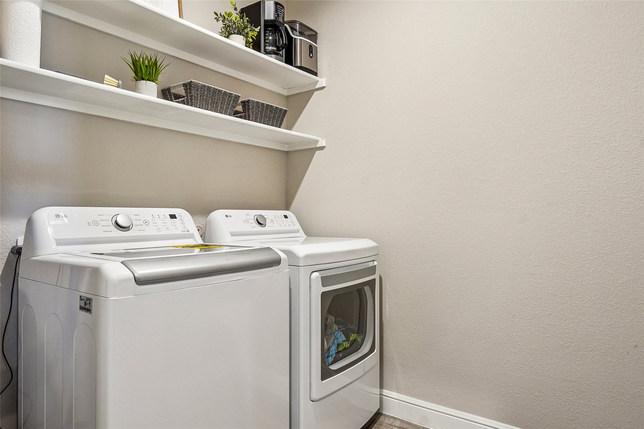 1041 Southwark Drive