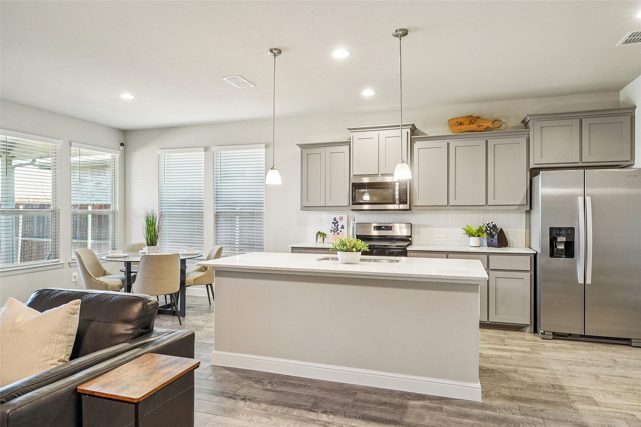 1041 Southwark Drive