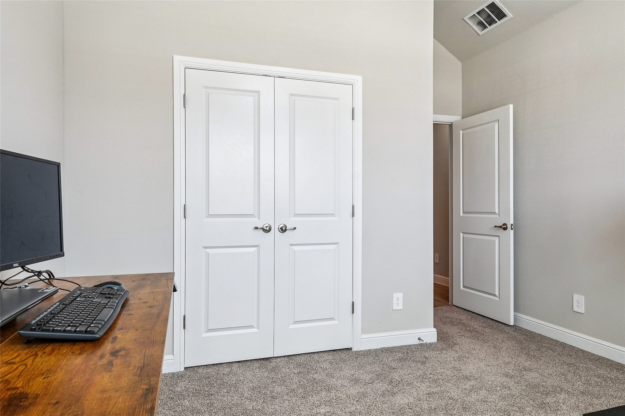 1041 Southwark Drive