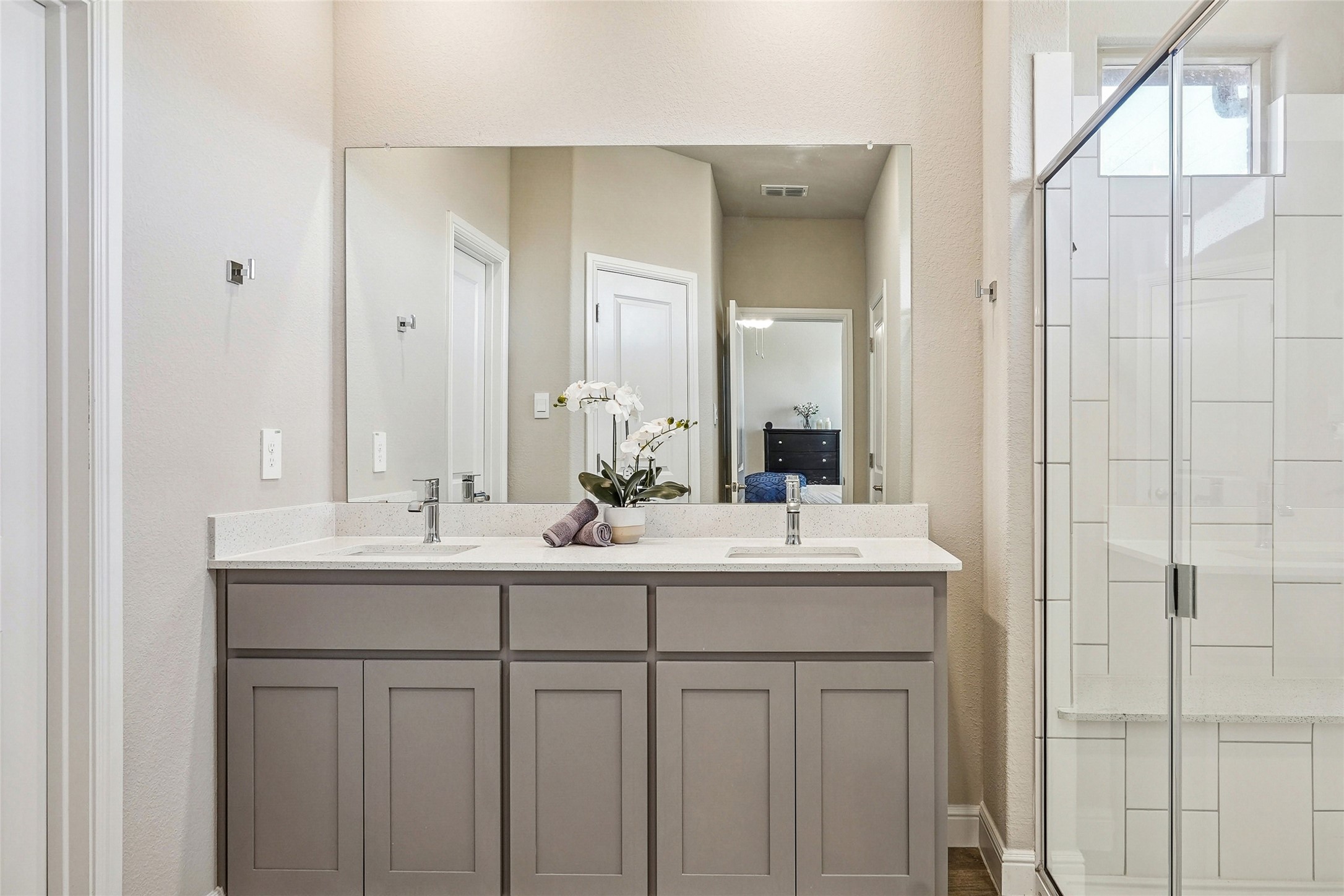 1041 Southwark Drive