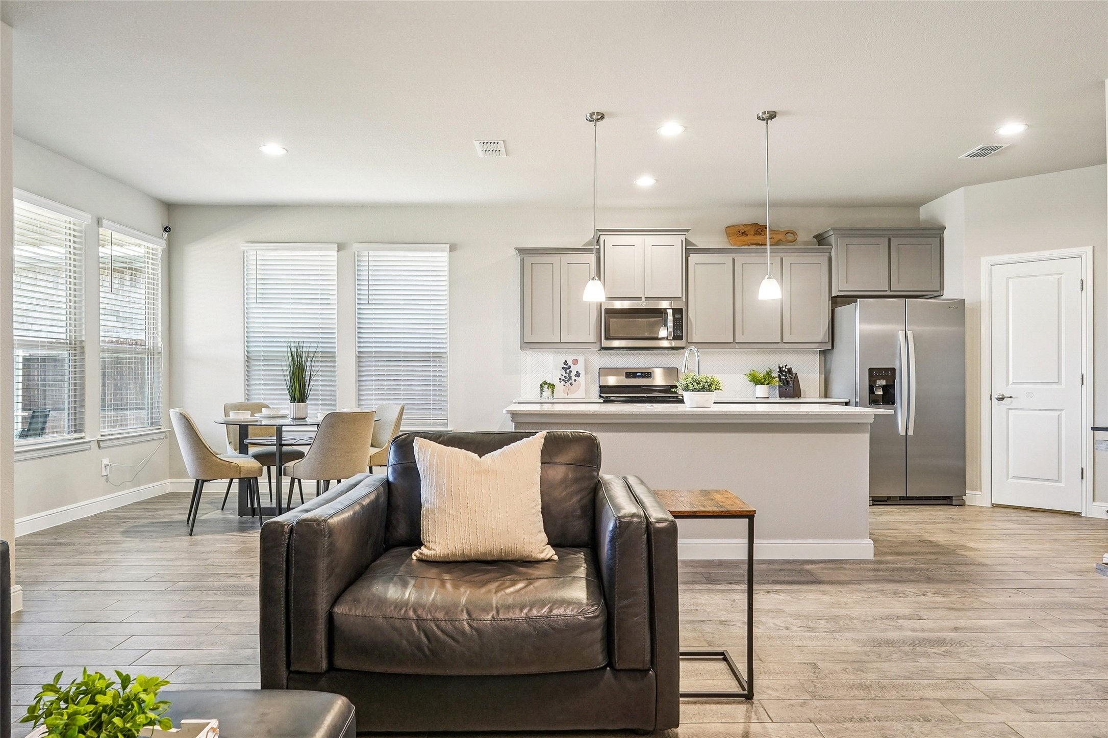 1041 Southwark Drive