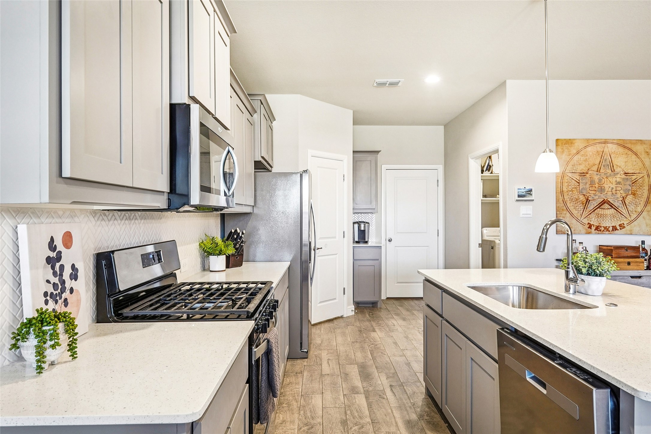 1041 Southwark Drive