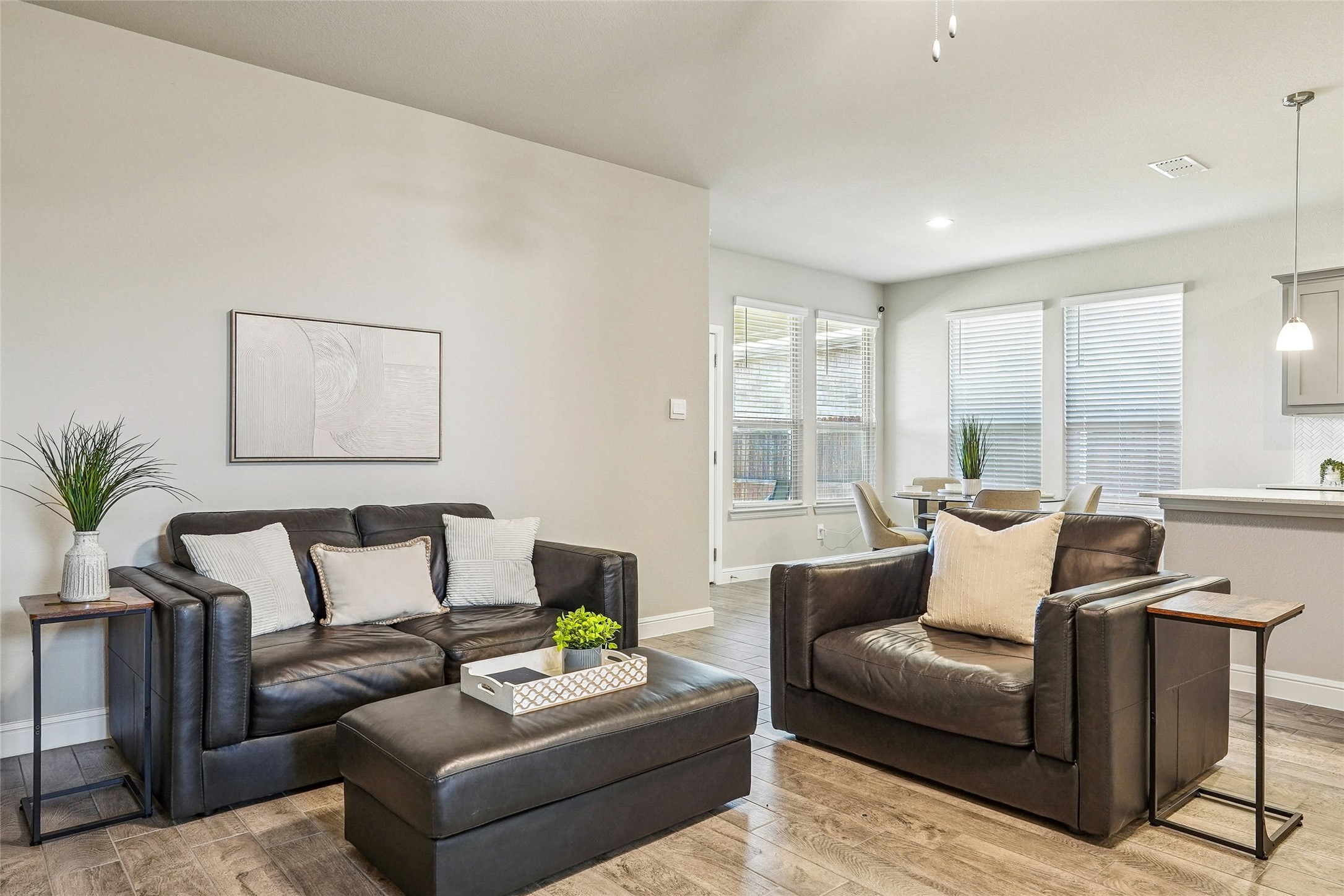 1041 Southwark Drive