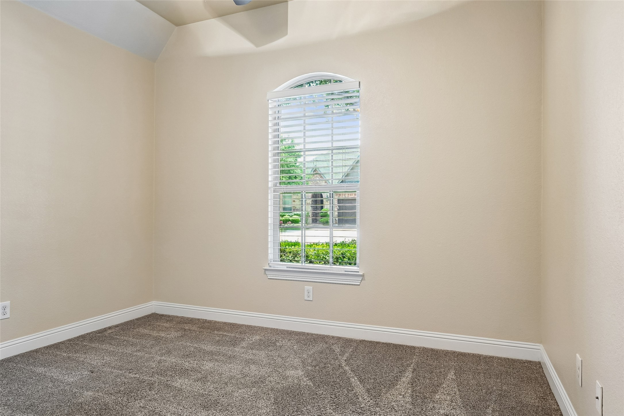 2804 Sherwood Drive