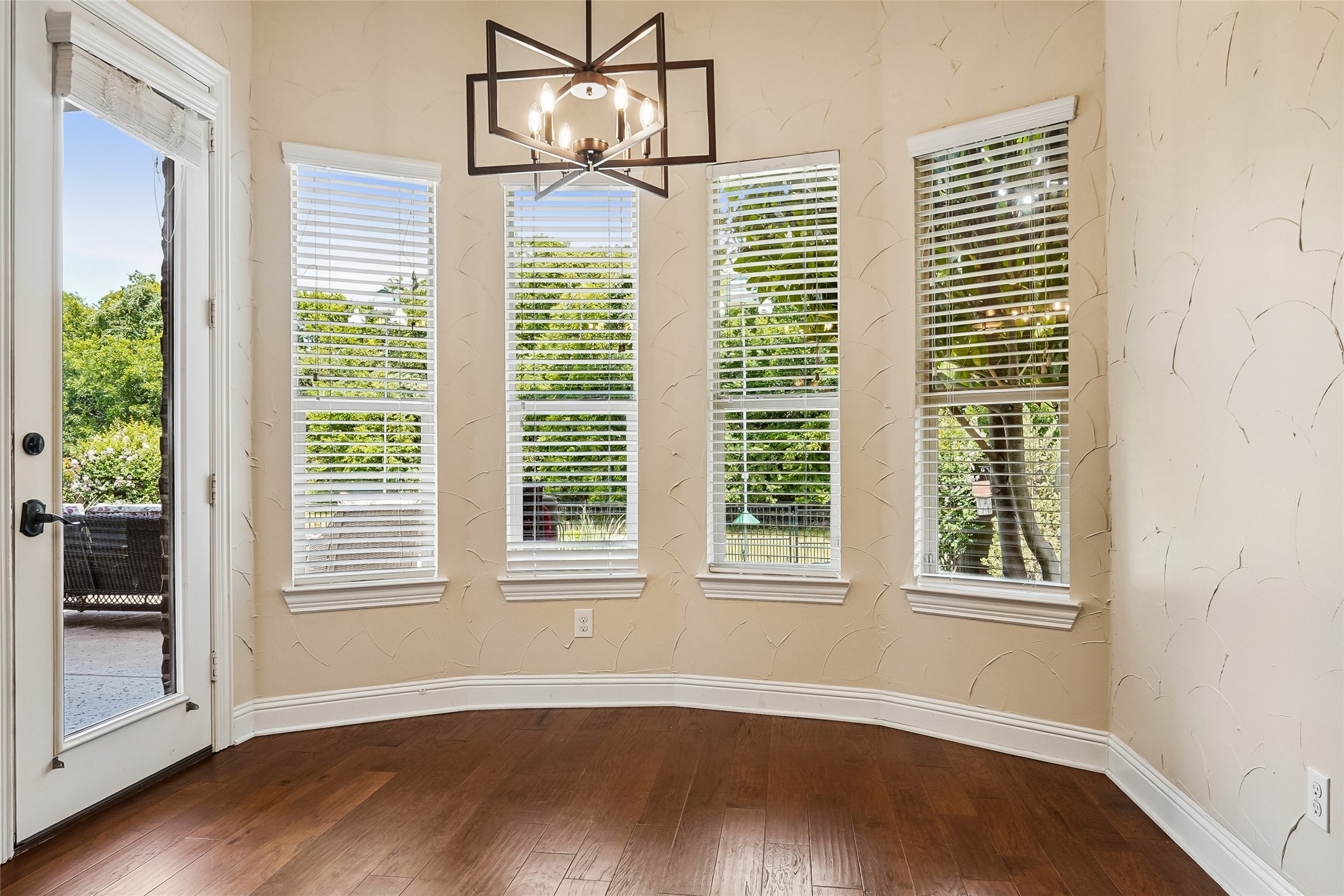 2804 Sherwood Drive