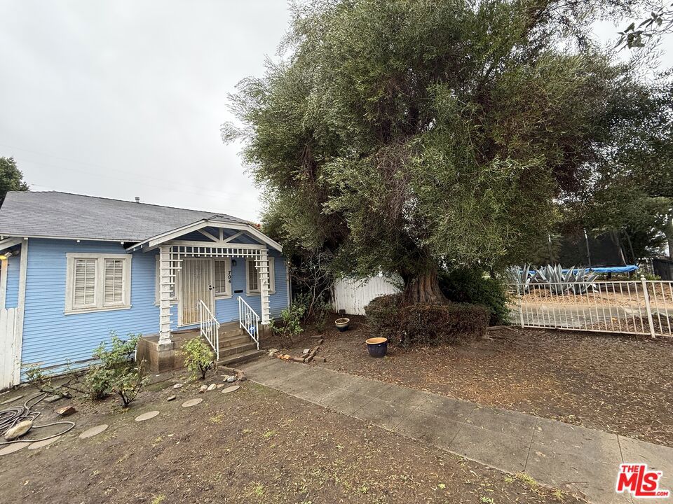 704 E Fairview Boulevard