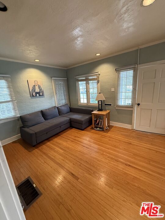 704 E Fairview Boulevard