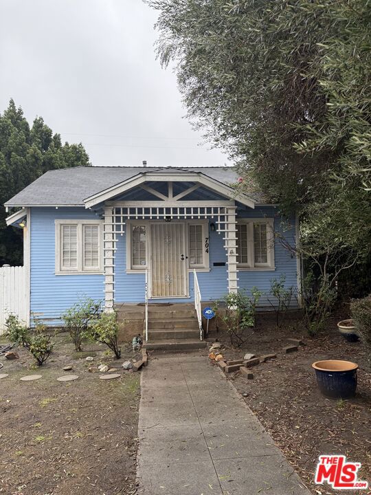 704 E Fairview Boulevard