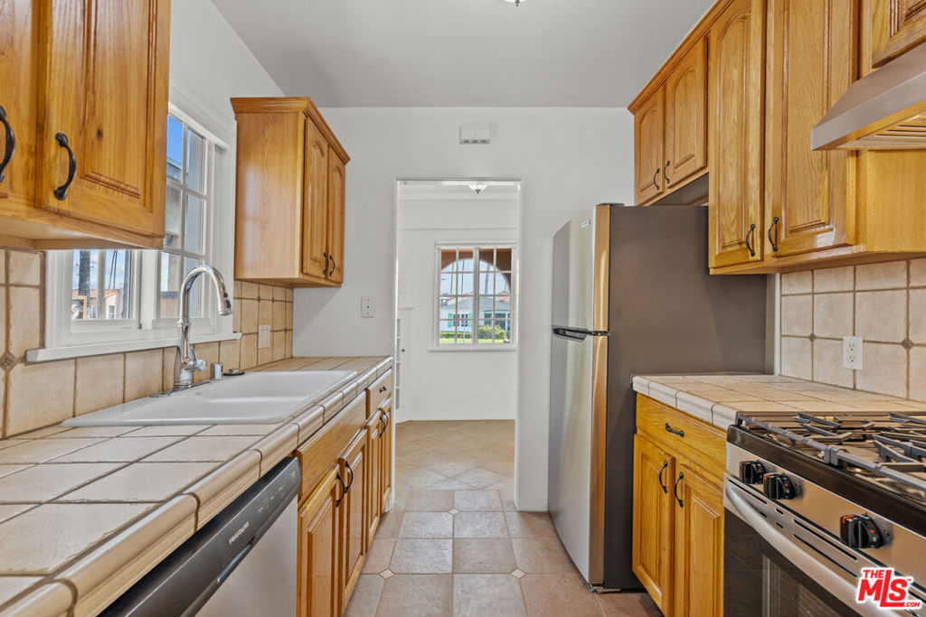 5621 S Mullen Avenue