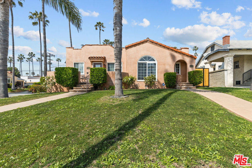 5621 S Mullen Avenue