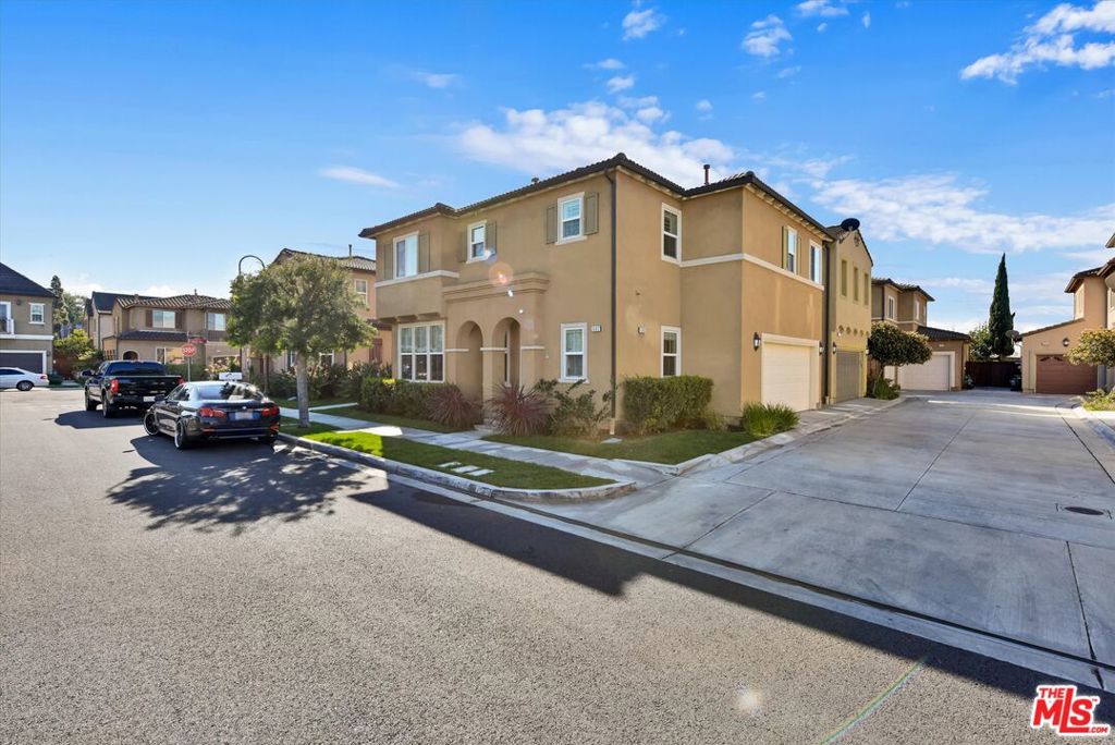 3602 W Medici Lane