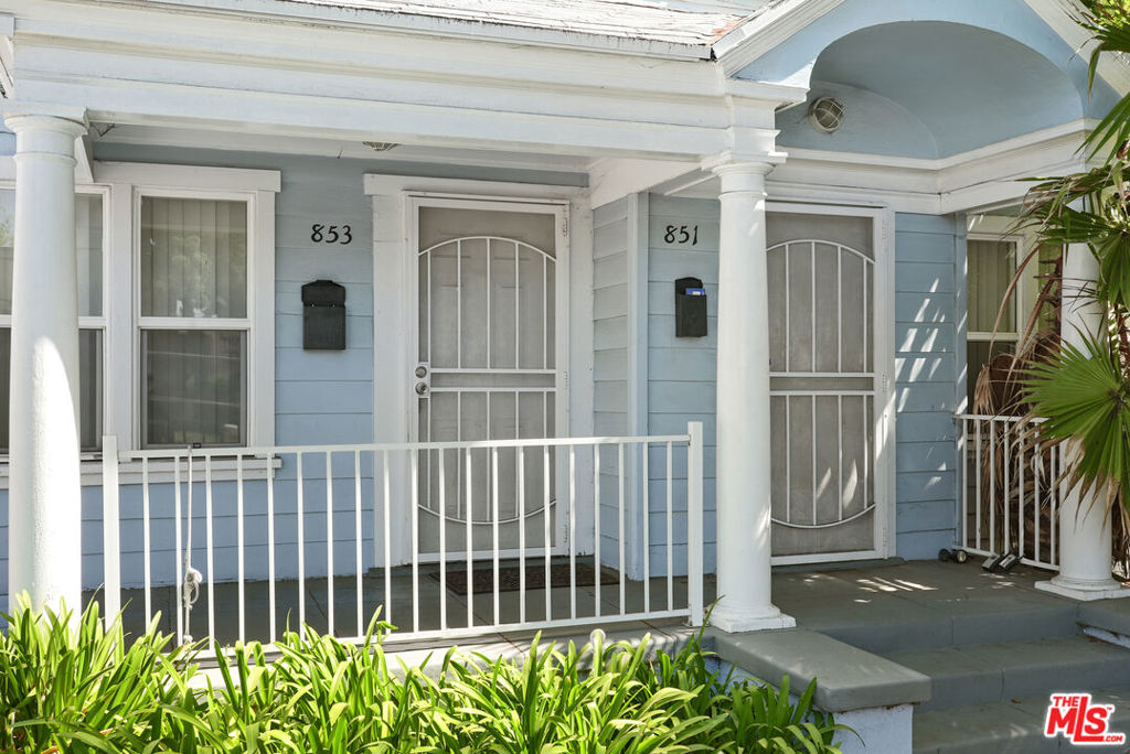 851 W 41st Drive