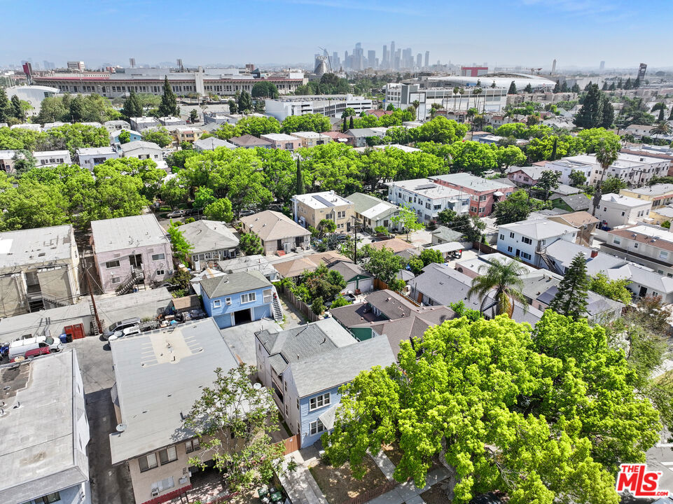 851 W 41st Drive