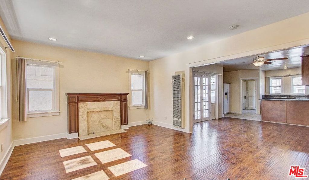 851 W 41st Drive