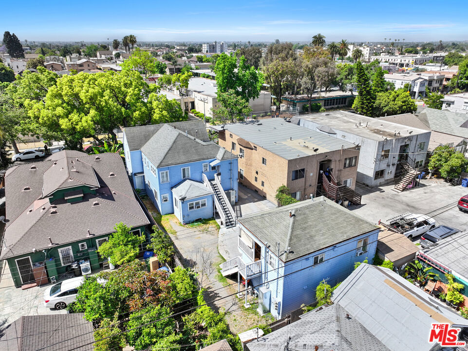851 W 41st Drive