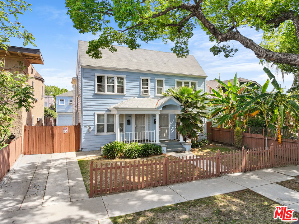 851 W 41st Drive