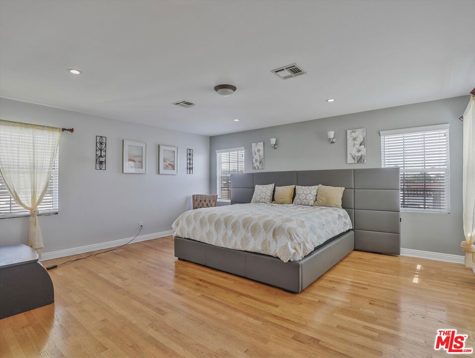 1235 W 82nd Street