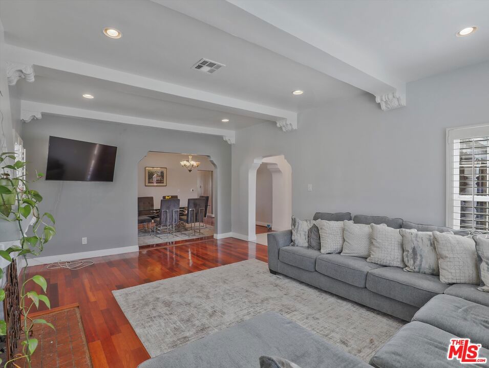 1235 W 82nd Street