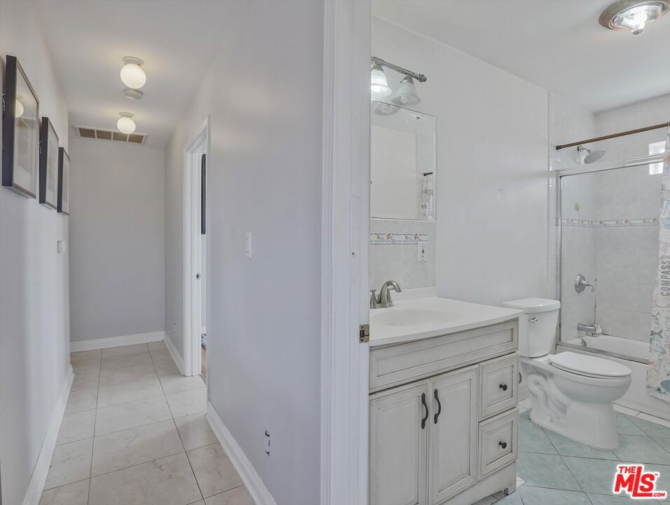 1235 W 82nd Street