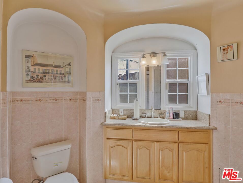 1235 W 82nd Street