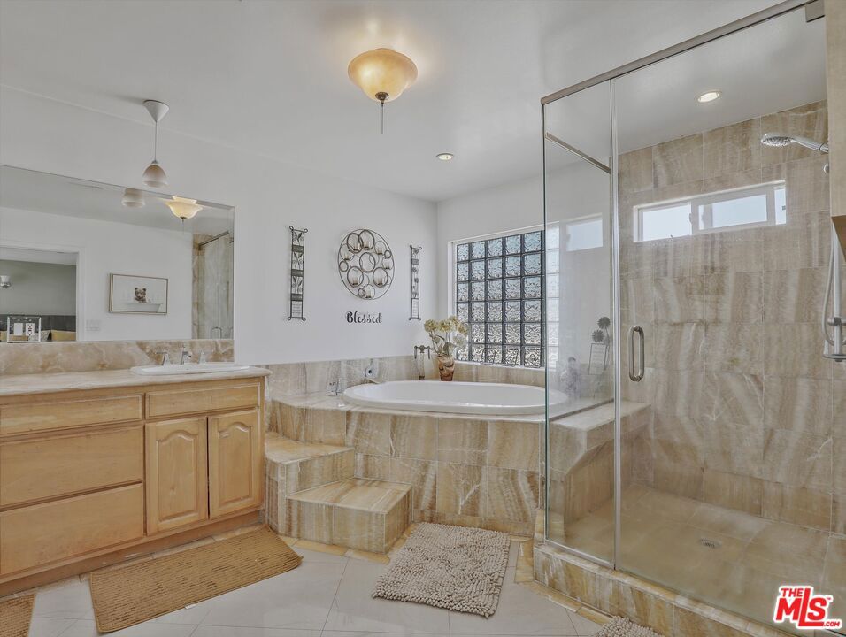 1235 W 82nd Street