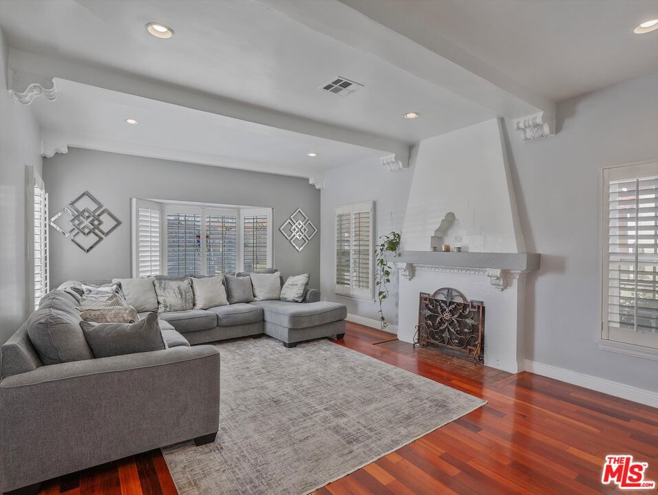 1235 W 82nd Street