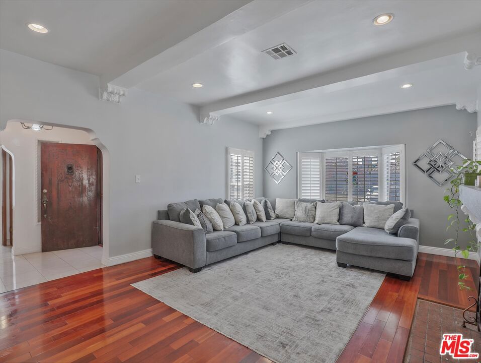1235 W 82nd Street