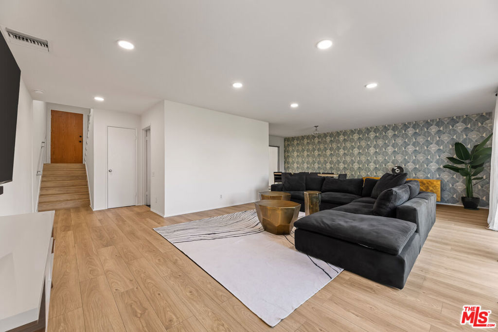 3500 W Manchester Boulevard 462