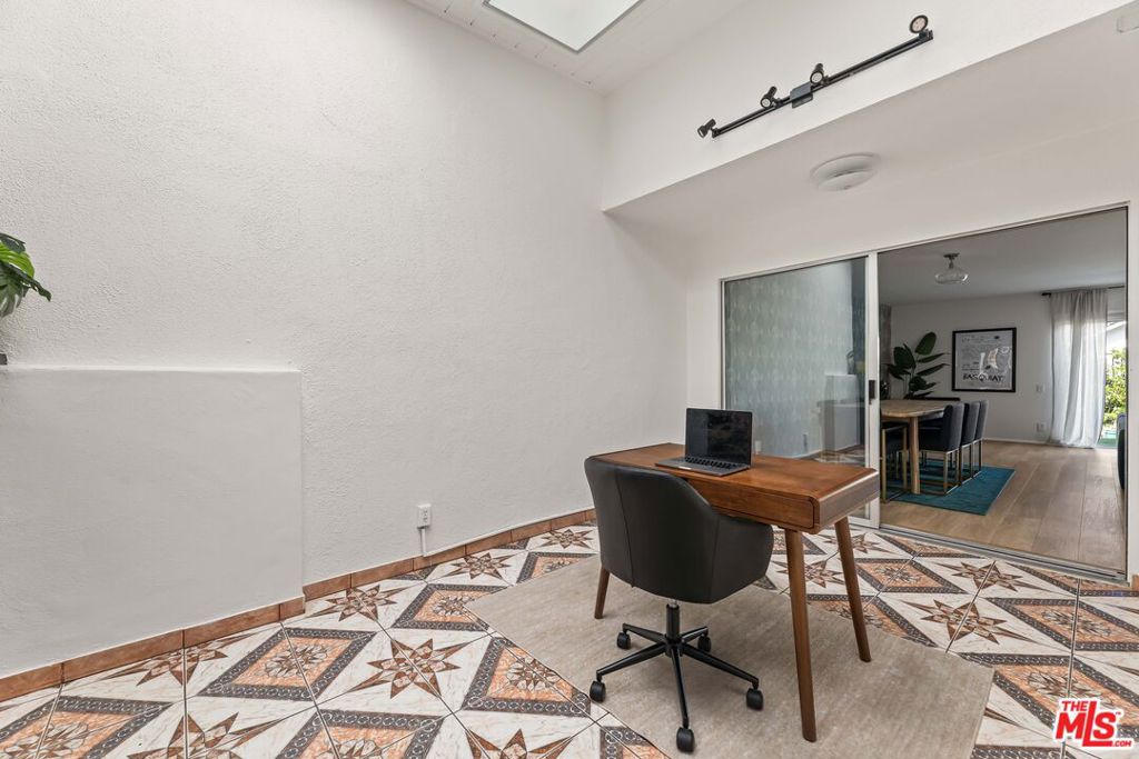 3500 W Manchester Boulevard 462