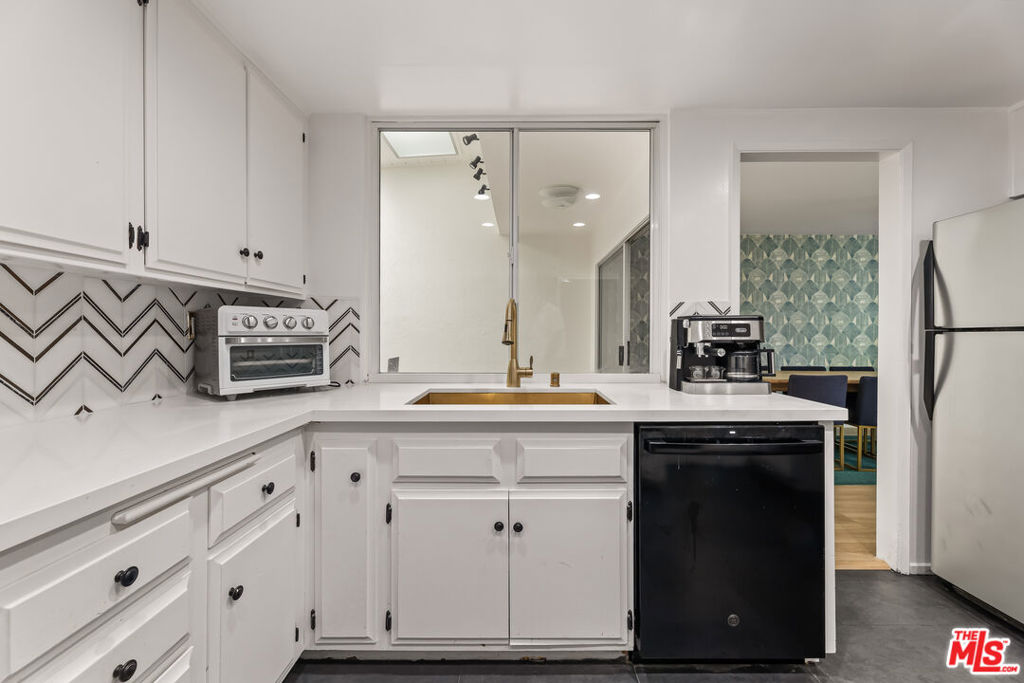 3500 W Manchester Boulevard 462