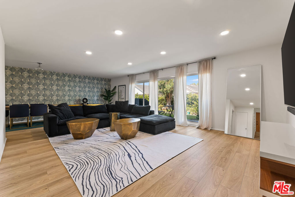 3500 W Manchester Boulevard 462