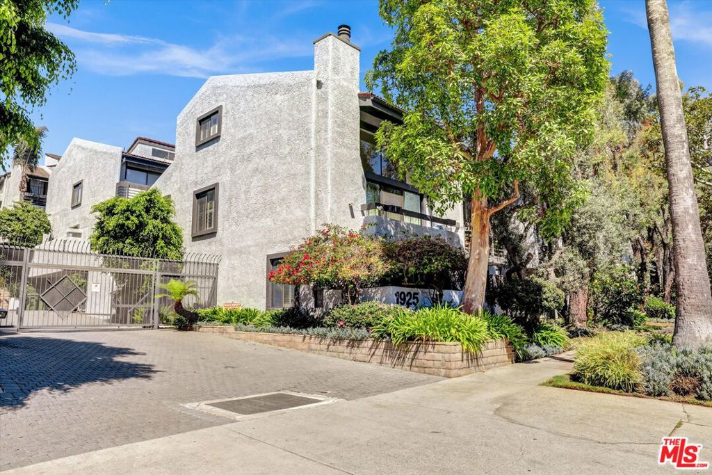 1925 S Beverly Glen Boulevard 30