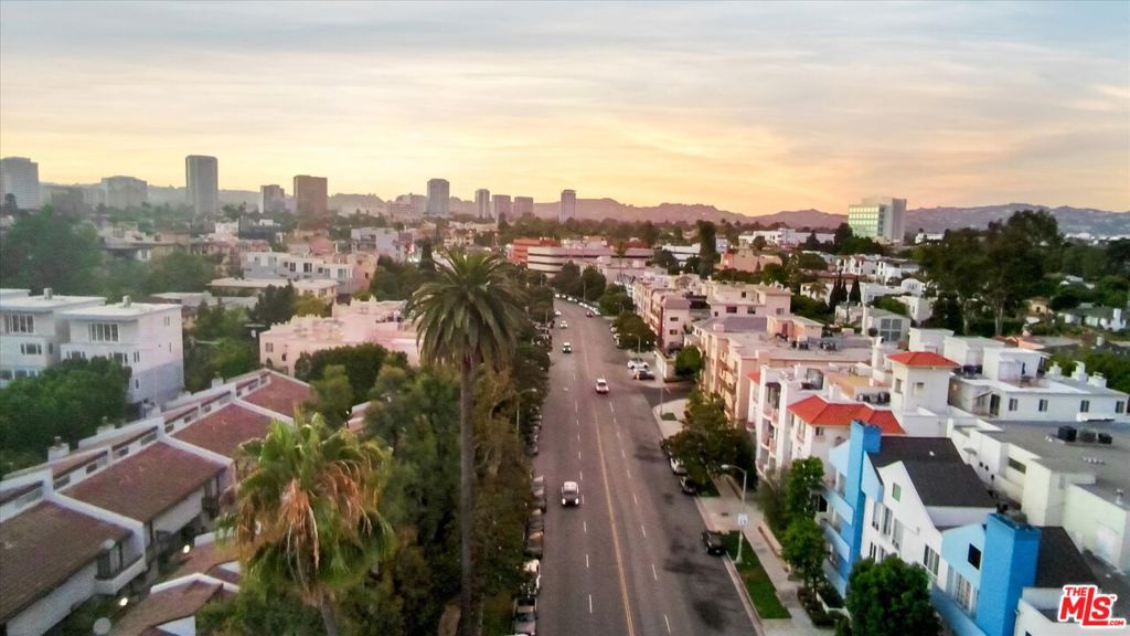 1925 S Beverly Glen Boulevard 30