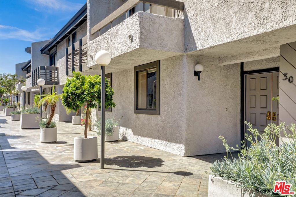 1925 S Beverly Glen Boulevard 30