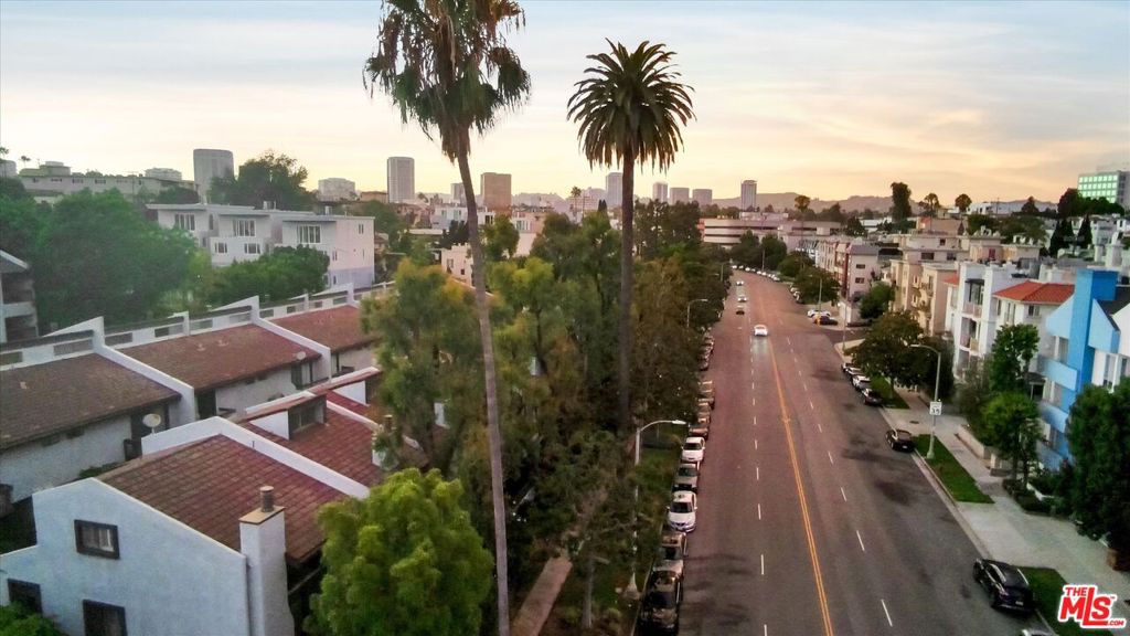 1925 S Beverly Glen Boulevard 30