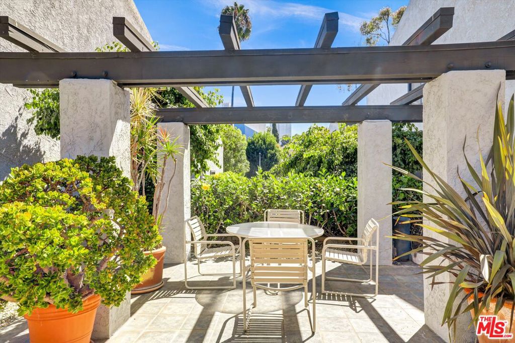 1925 S Beverly Glen Boulevard 30