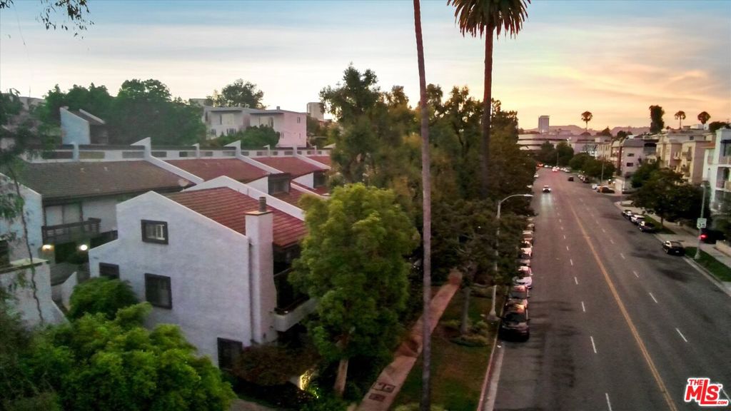 1925 S Beverly Glen Boulevard 30